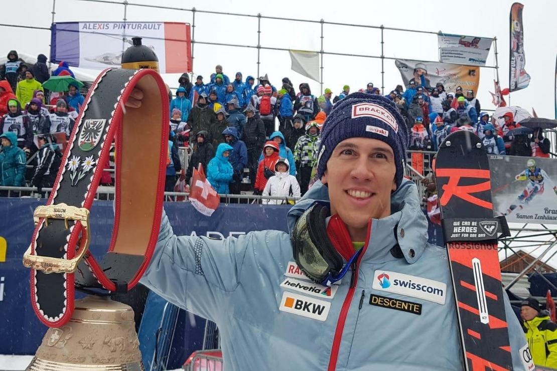 Un étudiant d'UniDistance Suisse à une compétition de ski